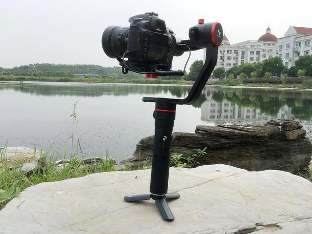 摄影玩家的专业装备,飞宇a2000相机稳定器体