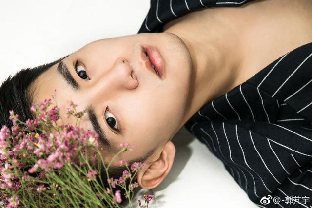 中戏人气鲜肉 郭宇鹏首部作品《赤裸侦探》获期待!