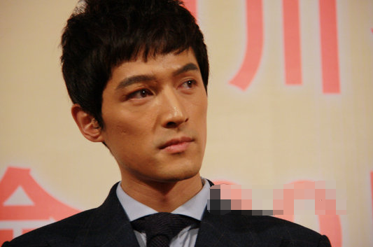 唐嫣一人祝福胡歌35岁生日,杨幂刘诗诗沉默,胡