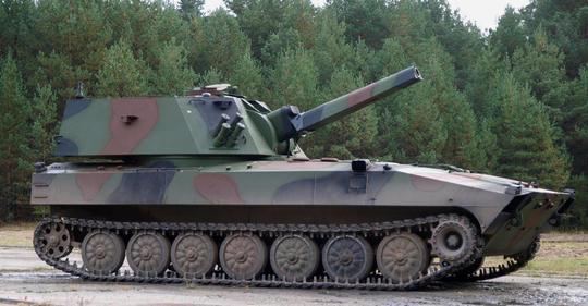 架在8x8轮式装甲车底盘上的火炮波兰rak120毫米自行迫击炮