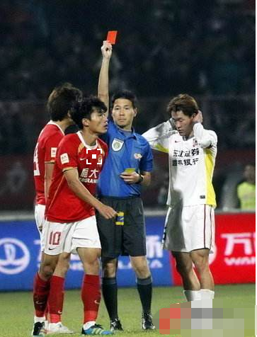 把西塞踢成"郑智化"的郑智,会背着红牌永别国足吗