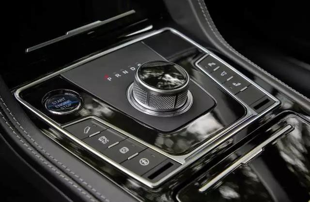 10.69万起，国产旗舰SUV新款上市，看上去值40万