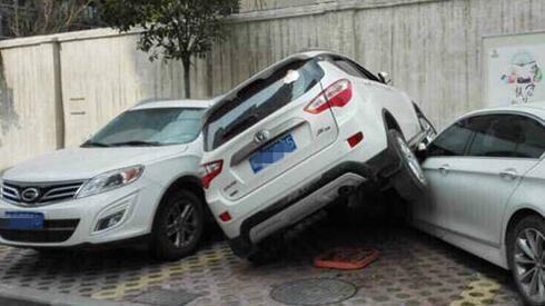 鸥翼门开车占地方，<a class=