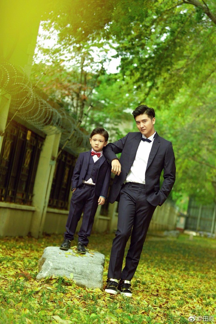 田亮与小亮仔一起拍写真,父子俩颜值都很高|田亮|父子|女儿_新浪新闻