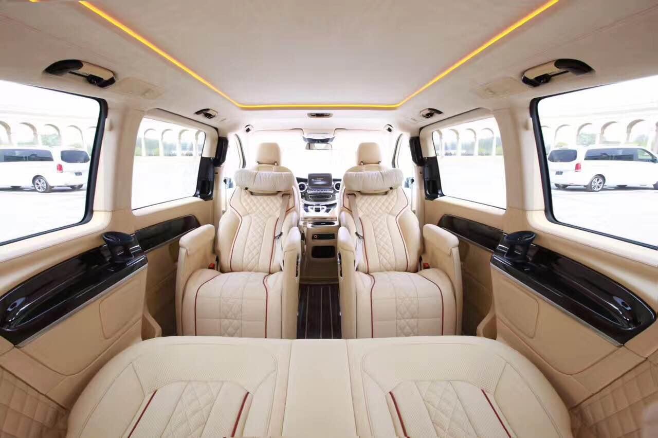 奔驰MPV也能有这么阔气的车，虽然不是四驱，但内饰弥补了不足