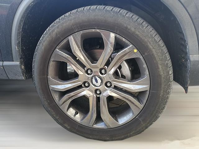 这韩国车曾被上汽40亿收购，军工造的越野，在韩是大牌在华卖不掉