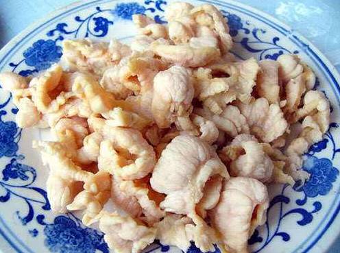 "肚"指的就是牛,羊的胃部,牛肚通常可以分为肚仁,厚头,百叶,百叶尖