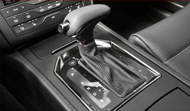 “老领导”红旗新H7上市，如果价格差不多，和新迈腾比你选谁