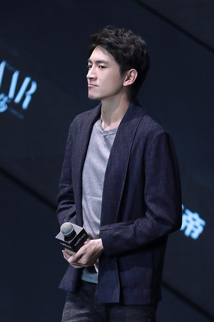 林更新休闲风参加代言，男神属性又增加，斩获九亿少女的梦