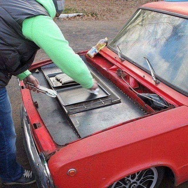 这车掀开引擎盖，10分钟居然烤熟11根香肠，比亚迪唐也自叹不如