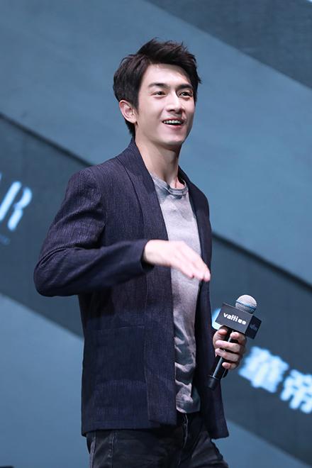 林更新休闲风参加代言，男神属性又增加，斩获九亿少女的梦