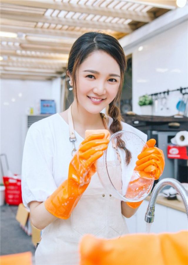 靳梦佳谈《中餐厅》"亲如一家","这是一段神奇的旅程"