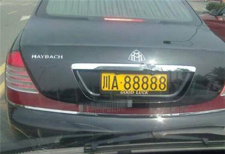 路上遇到这几种颜色的车牌,即便你是300万的豪车,也得避让!