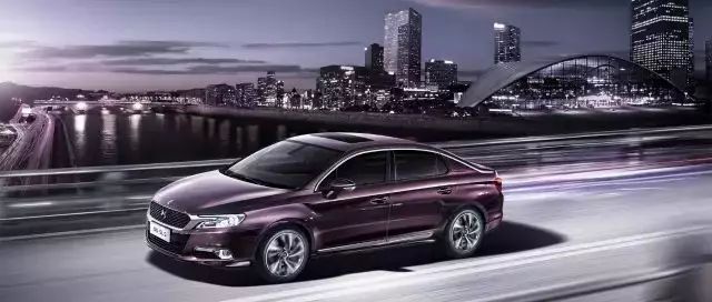 这是我见过摔得最惨的豪华车