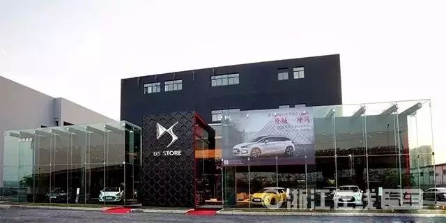 这是我见过摔得最惨的豪华车