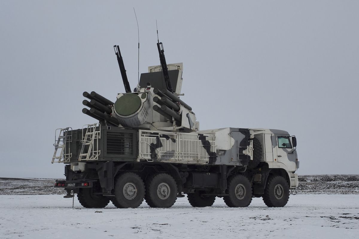 俄军北极部队首次发威极地型铠甲近防炮猛射岸舰导弹精准攻击