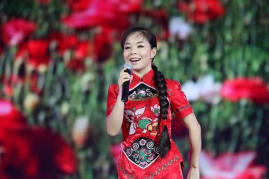 在黄土高原上的陕北,沟壑纵横的小山村里,陕北民歌作为一代又一代的