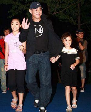 李连杰4个女儿近照,大女儿颜值最高,三女儿被李连杰宠上天了!