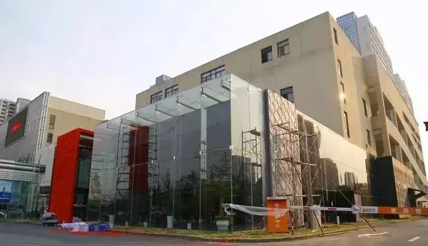 这是我见过摔得最惨的豪华车