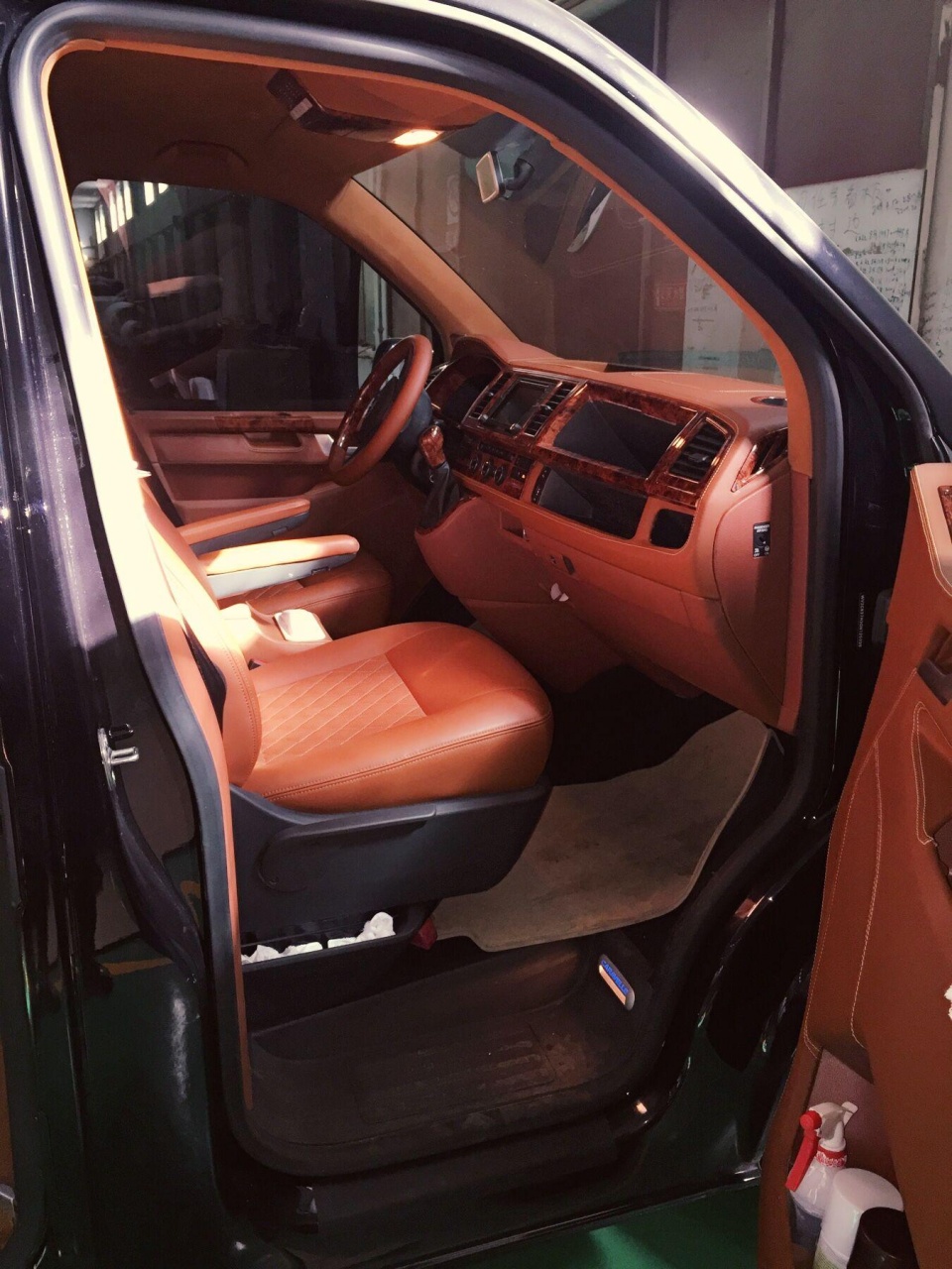 真四驱进口T6 大众凯路威，6座豪华内饰，最强动力，奔驰V没法比