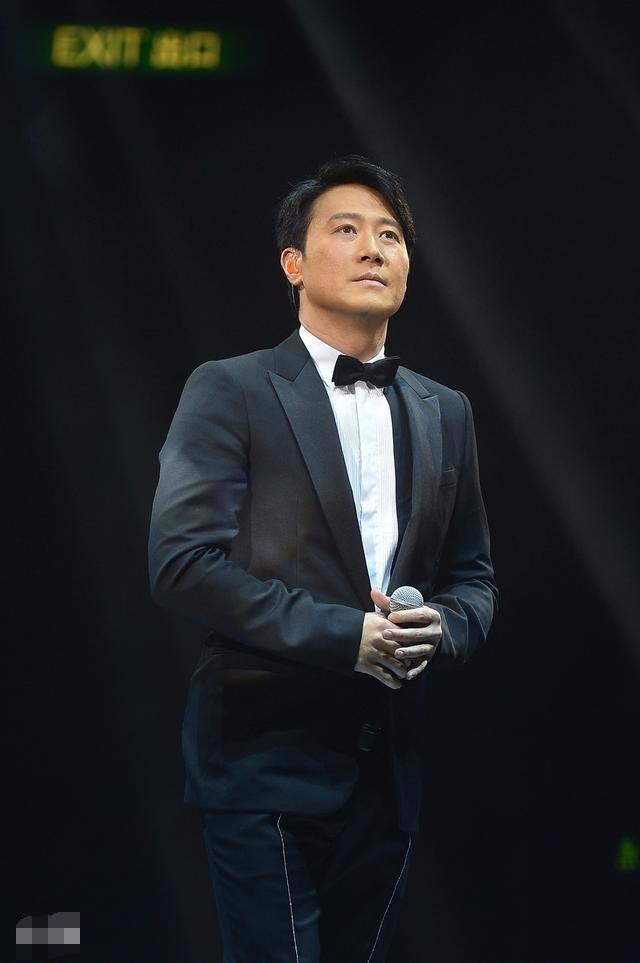 四大天王黎明参加《蒙面唱将》, 被指太拉低身价, 自称喜欢tfboys