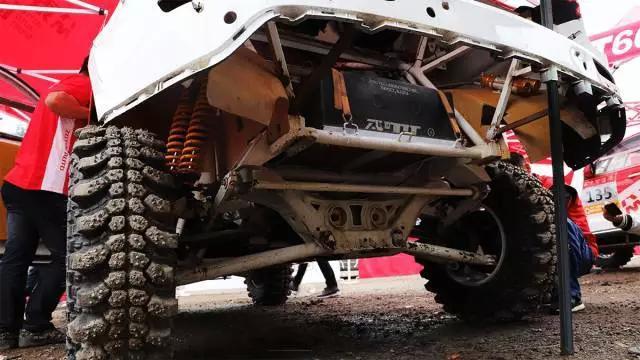 这台众泰居然比保时捷还贵，更气人的是开保时捷都追不上！