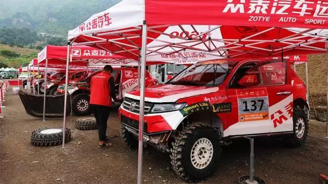 这台众泰居然比保时捷还贵，更气人的是开保时捷都追不上！