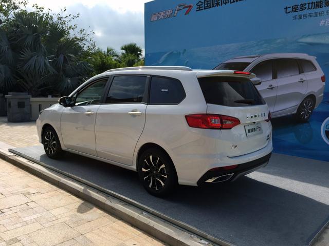 侧身上双腰线的处理方式同样是自海南马自达时代便保留下来的特色,从