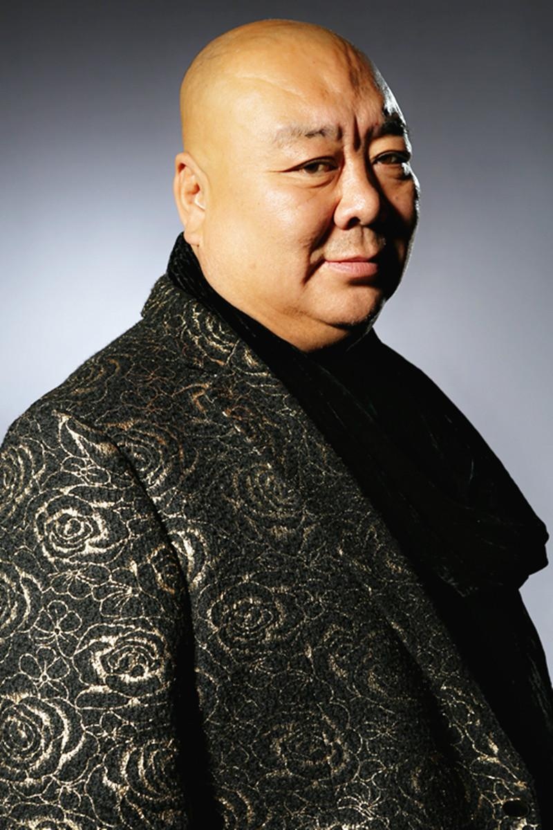 他是黄金配角,曾当5年司机,因车祸被迫改行,演很多反面角色!