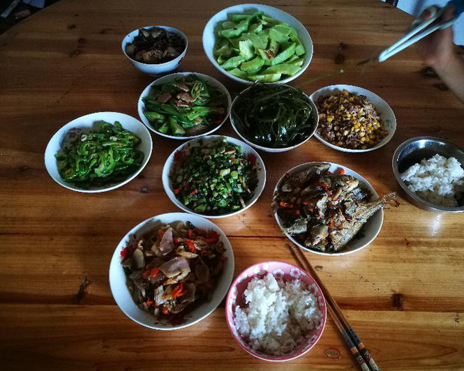 农村的家常菜,简单却美味,看得出来做的很用心