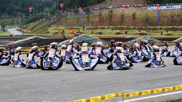 这台众泰居然比保时捷还贵，更气人的是开保时捷都追不上！