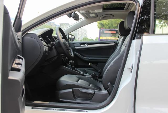 新款速腾变身宽体轿跑，配置大幅提升，采用独立悬挂，才13万