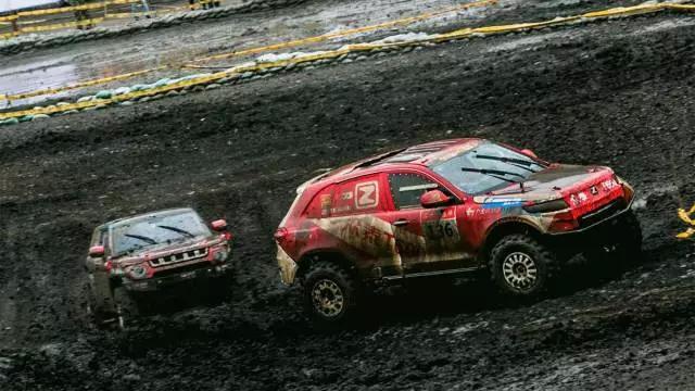 这台众泰居然比保时捷还贵，更气人的是开保时捷都追不上！