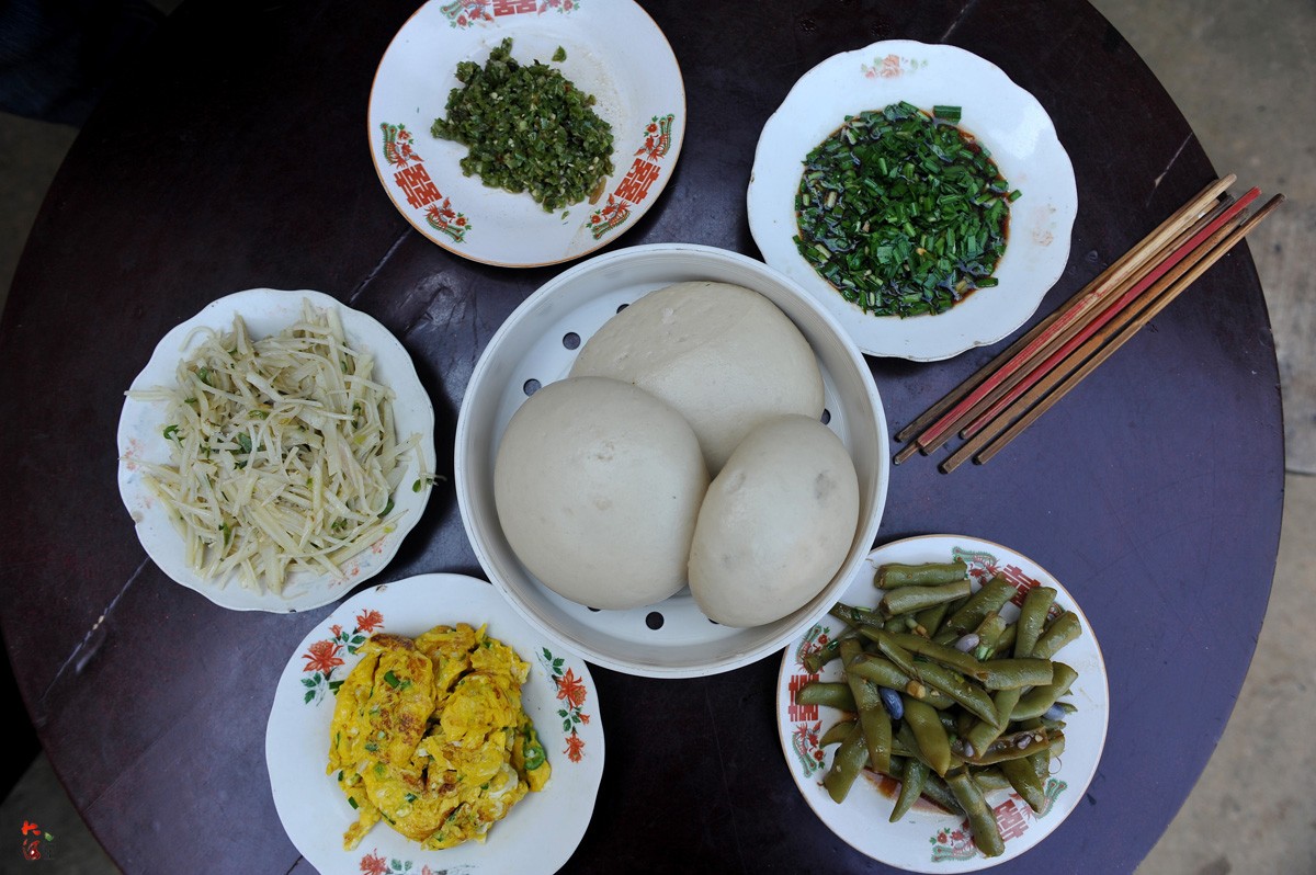 深山里大妈做一桌原生态农家饭,仅收50元,吃得真舒服