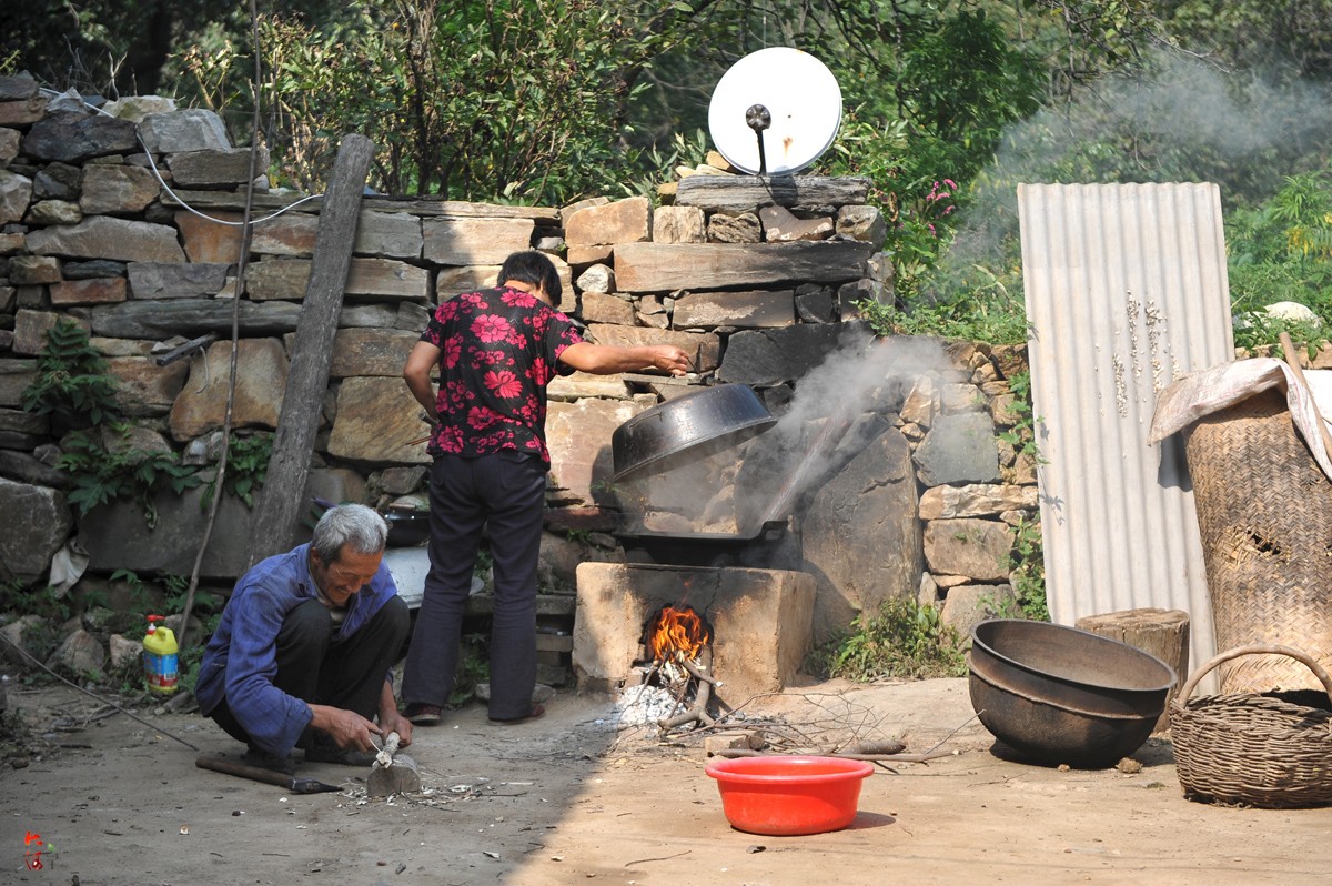 深山里大妈做一桌原生态农家饭,仅收50元,吃得真舒服