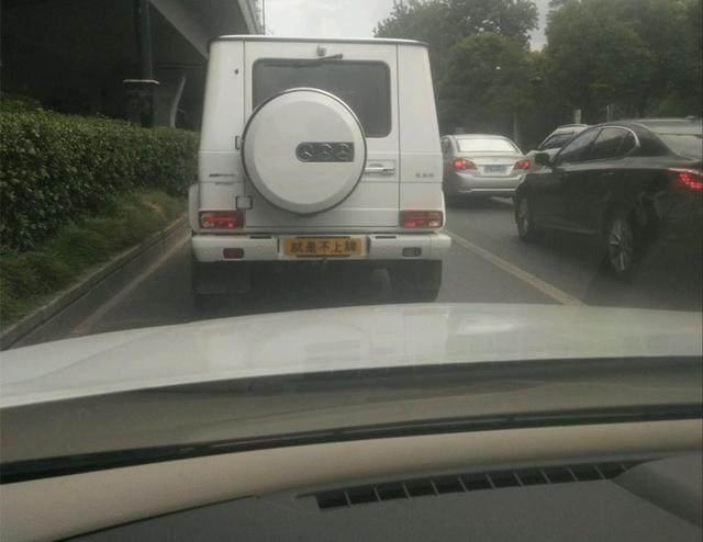 车门上4个字，让180万奔驰变成8万面包车，车主心里憋屈得慌