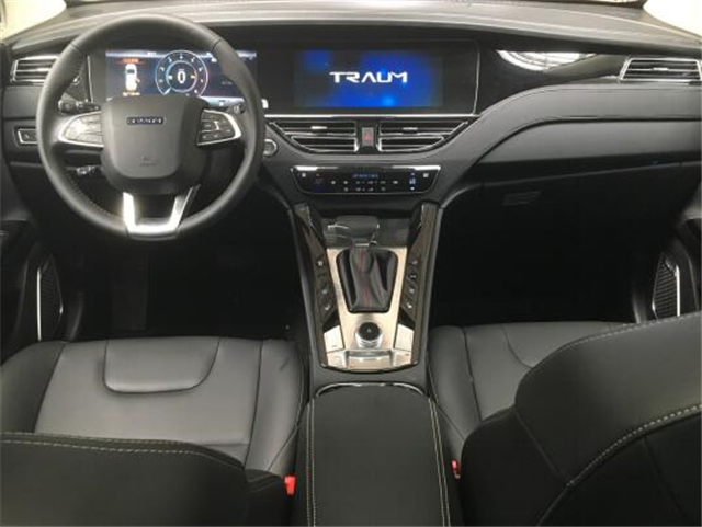 女神车标S级内饰 君马这款车妥妥吸睛