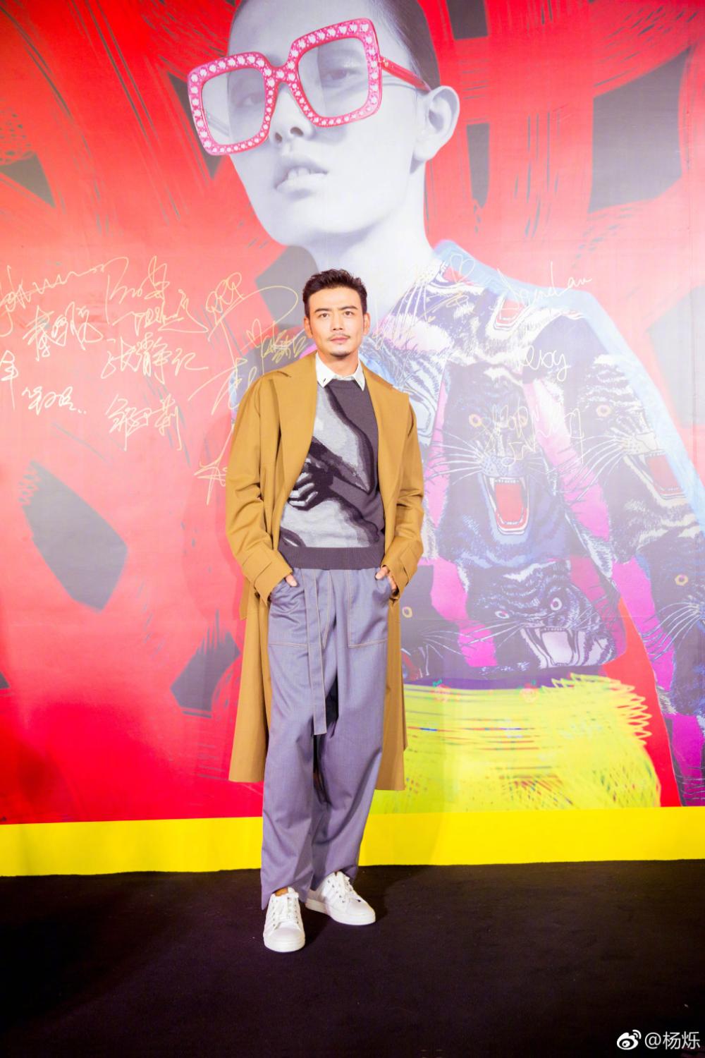 小包总杨烁晒突破自我的造型, 与路人视角小并无两样