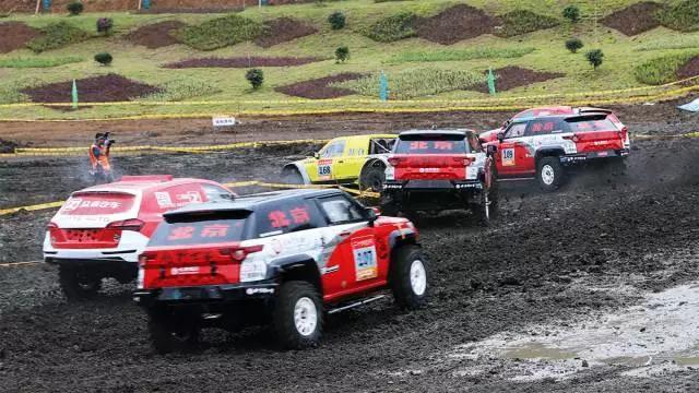 这台众泰居然比保时捷还贵，更气人的是开保时捷都追不上！