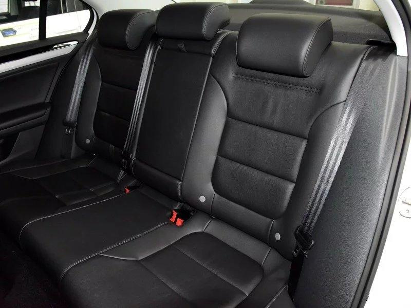 新款速腾2017款，配置大幅提升，采用独立悬挂，油耗仅5.5升