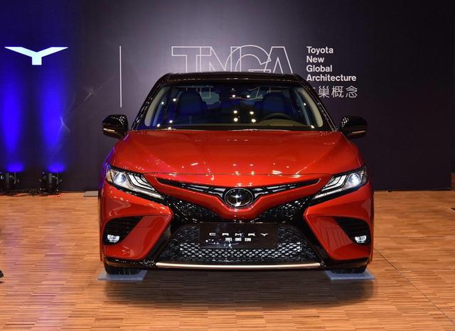 为啥迈腾销量高？全靠对手助攻好！全新凯美瑞到底丑不丑？