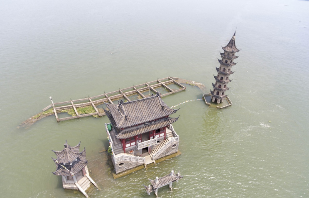 中国这座古建筑物,一年只出现一次,其余时间全部沉入湖水中