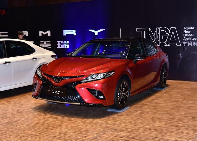 为啥迈腾销量高?全靠对手助攻好!全新凯美瑞到