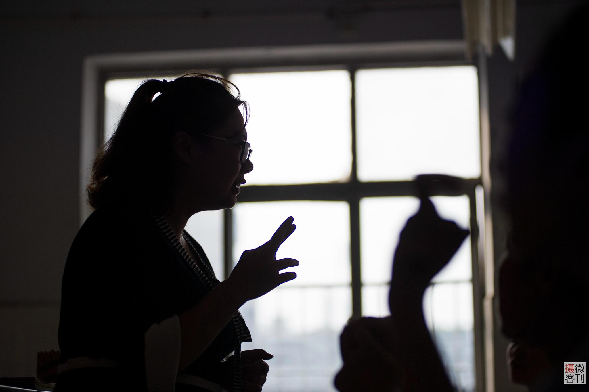 爱上手语的她聋哑学校教书12年 被评最美女教师 曾因方言发愁