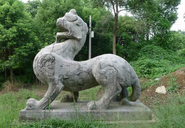 许志强|相看两不厌:南朝的陵墓神道石刻