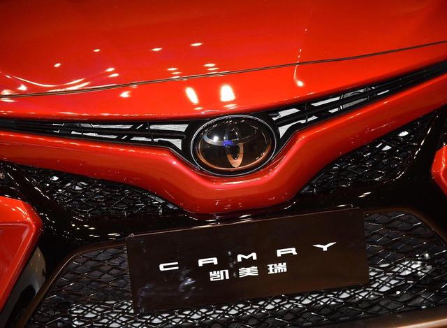 为啥迈腾销量高？全靠对手助攻好！全新凯美瑞到底丑不丑？