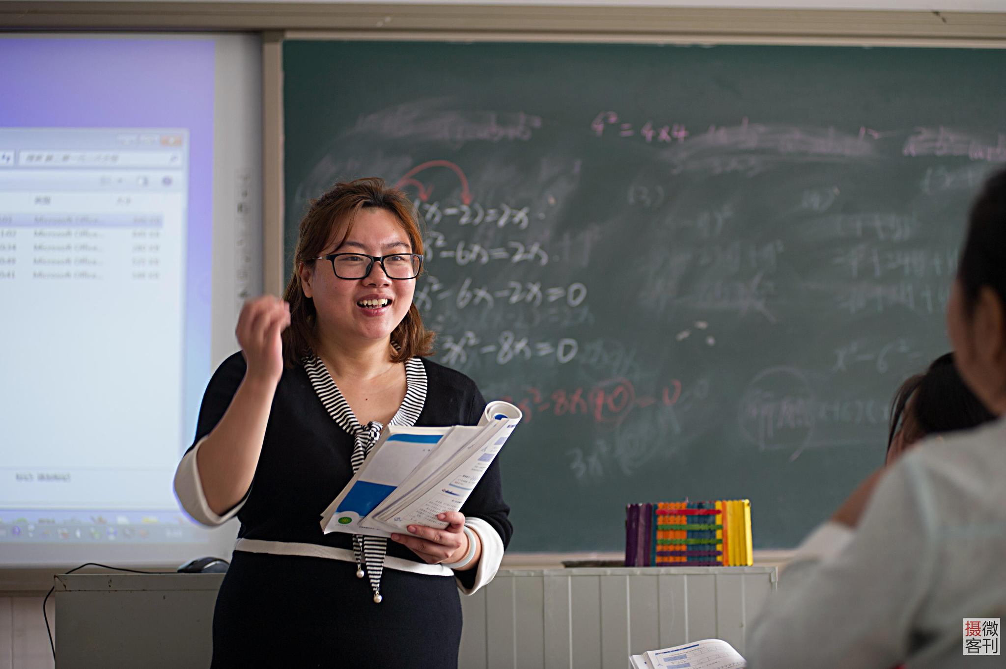 爱上手语的她聋哑学校教书12年 被评最美女教师 曾因方言发愁