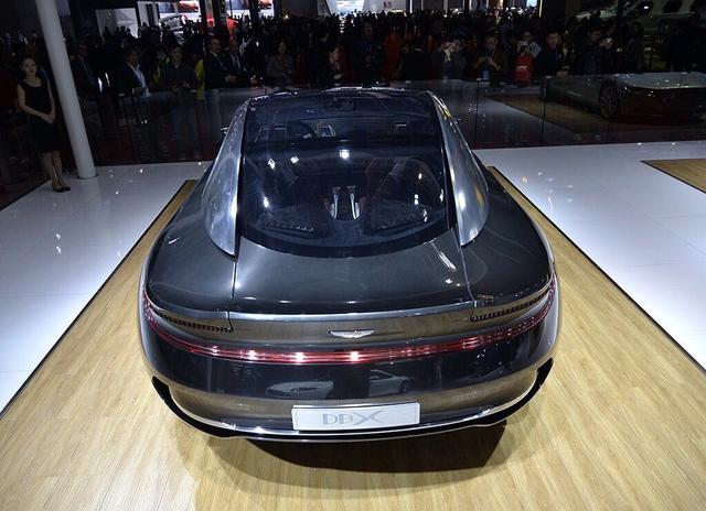 看外观值几百万！结果内饰画风突变！设计师工资没给够吗？