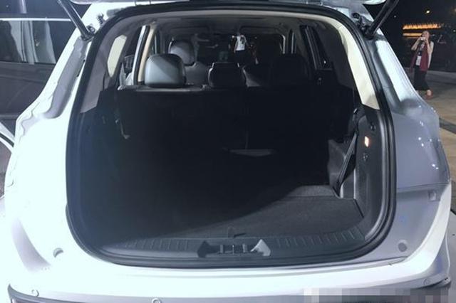 加配不加价！不到8万就能买到这么多黑科技，荣威RX5颤抖了