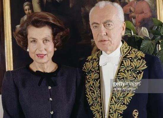 莉莉安·贝当古出生于巴黎第七区,她的父亲欧仁·舒莱尔是一位敬业